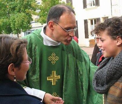 France : Le prêtre  reste une figure appréciée