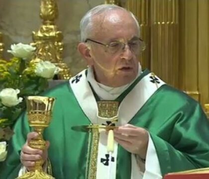 Pour ses 25 ans d&rsquo;épiscopat, le pape invite les cardinaux à se lever