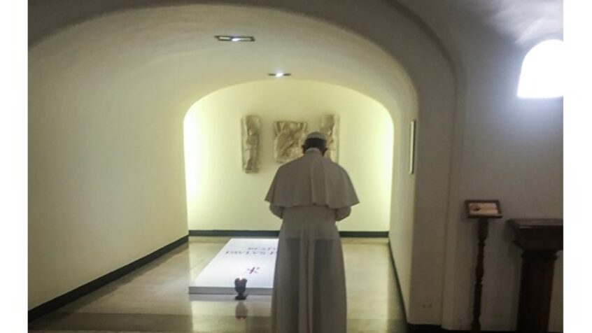 Le pape François a prié sur la tombe du bienheureux Paul VI