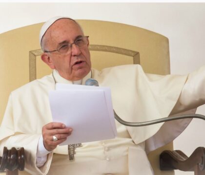 Angélus : le Pape appelle à transformer les richesses en relations