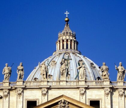 Par l&rsquo;eucharistie, la communion avec les morts « devient réalité »