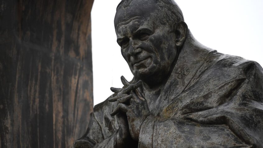 France: Jean-Paul II au cœur d&rsquo;un conflit