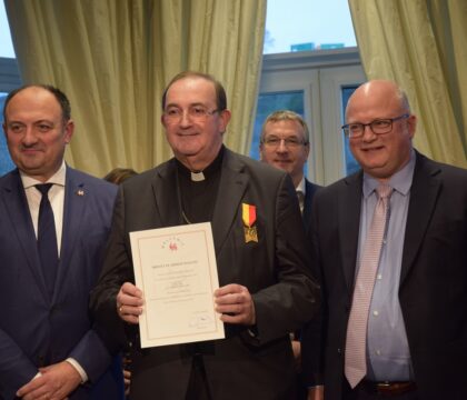Mgr Guy Harpigny récompensé par le Gouvernement wallon