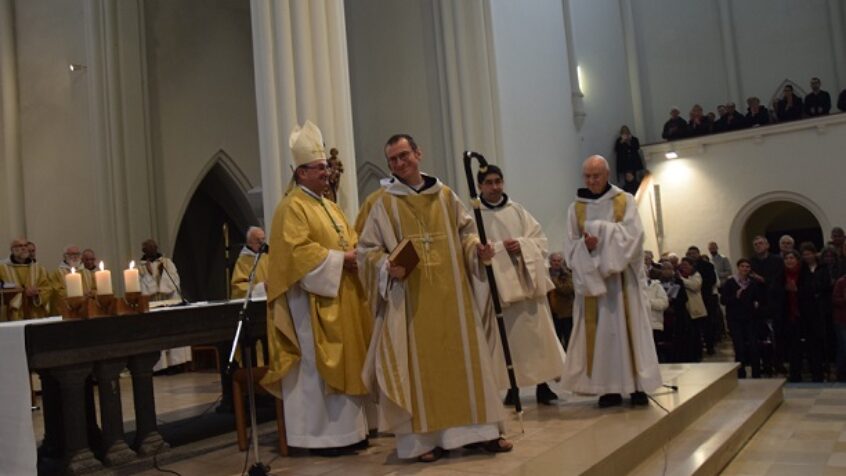 Abbaye de Scourmont : Dom Damien a reçu le bâton pastoral