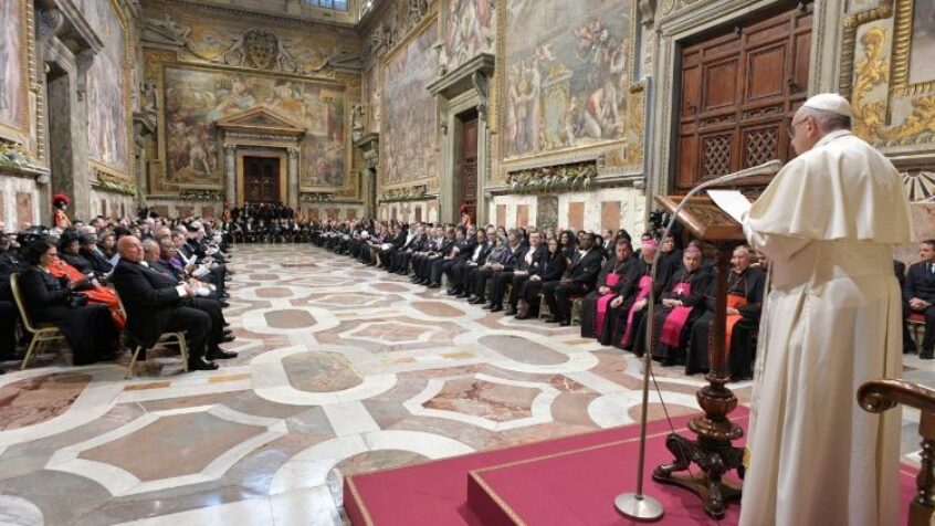 « La paix repose sur le droit à la vie », affirme le pape aux ambassadeurs