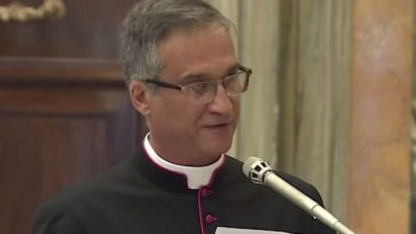 Polémiques au Vatican, Mgr Vigano démissionne