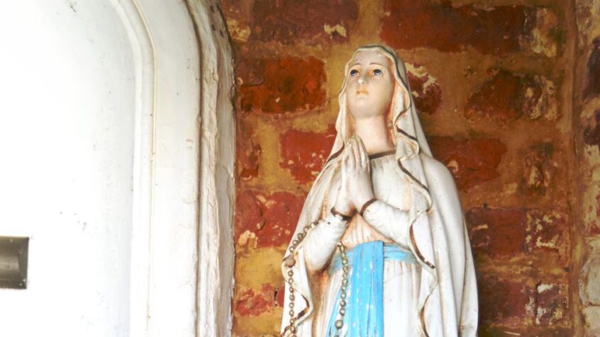 Mois de mai et dévotion mariale: histoire et actualité