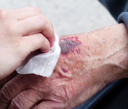 La maltraitance des seniors, deux conférences de la pastorale familiale