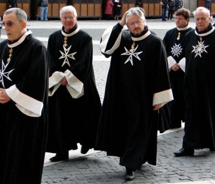 Ordre de Malte: prolongation de la mission de Mgr Becciu