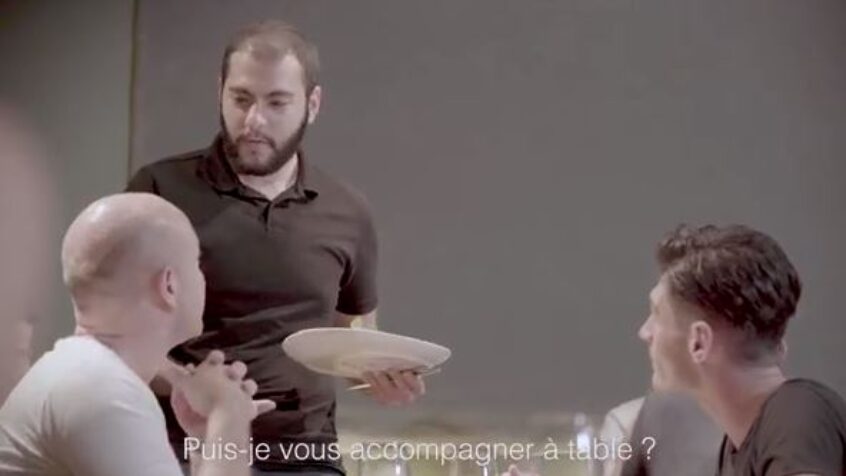 Un plat du jour… et un migrant, svp!