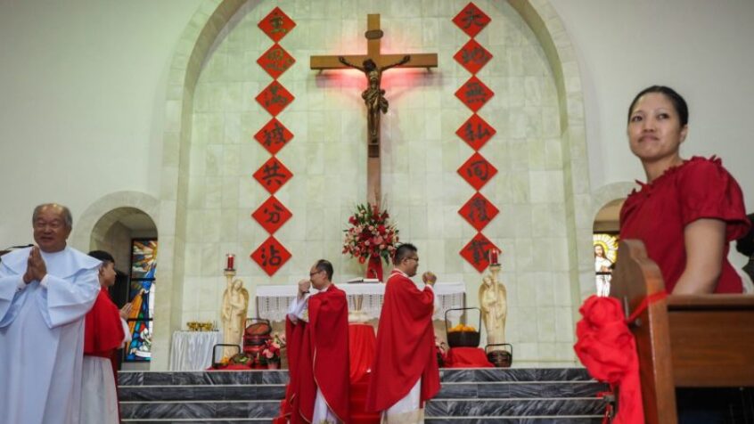 Vatican: un accord &lsquo;historique&rsquo; avec la Chine qui pose question