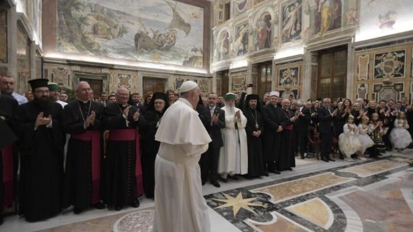 Le pape met en garde l’Albanie contre une émigration affaiblissant le pays