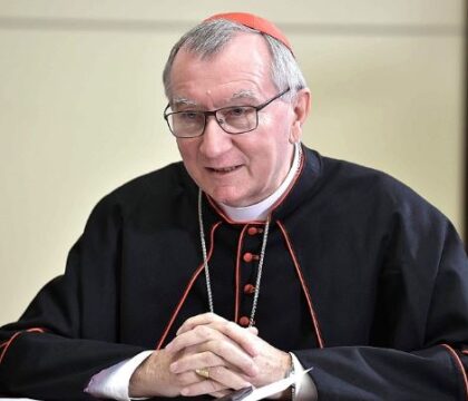 Le cardinal Parolin veut neutraliser le discours négatif sur les migrants
