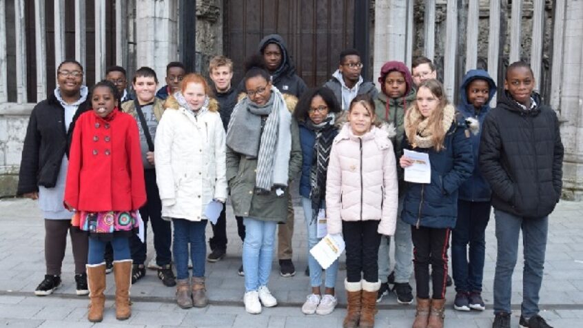 Des ados en chemin vers le baptême