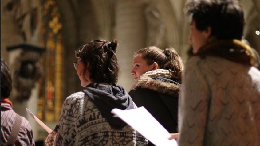 Bâtir un pont lors de la Nuit Blanche Solidaire