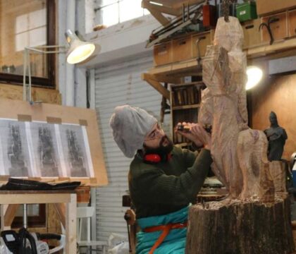 Saint-Hubert : une nouvelle statue aux formes contemporaines pour le saint patron de la ville