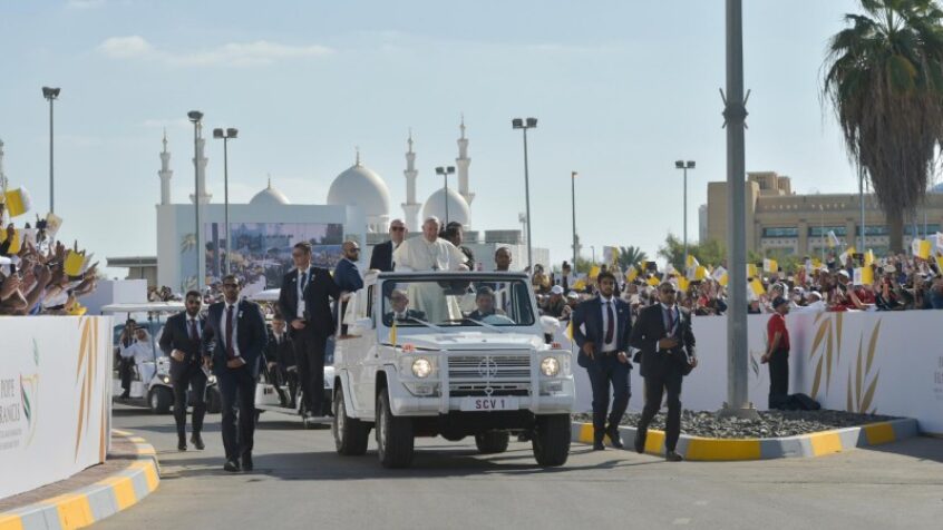 La première messe pontificale dans la péninsule arabe