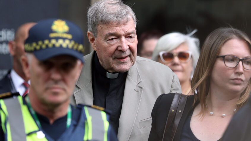 Abus sexuels: Le cardinal Pell mis en détention