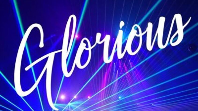 Glorious lance son école Pierre et une messe sur YouTube