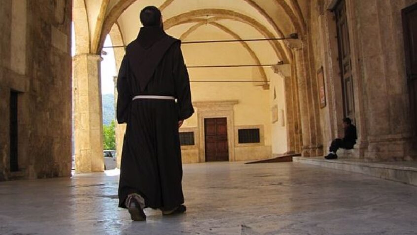Motu Proprio sur les exclusions pour absence dans la vie communautaire