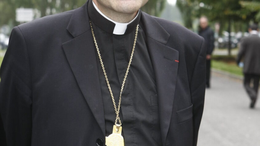 Cardinal Barbarin: retrait définitif exigé par les prêtres lyonnais