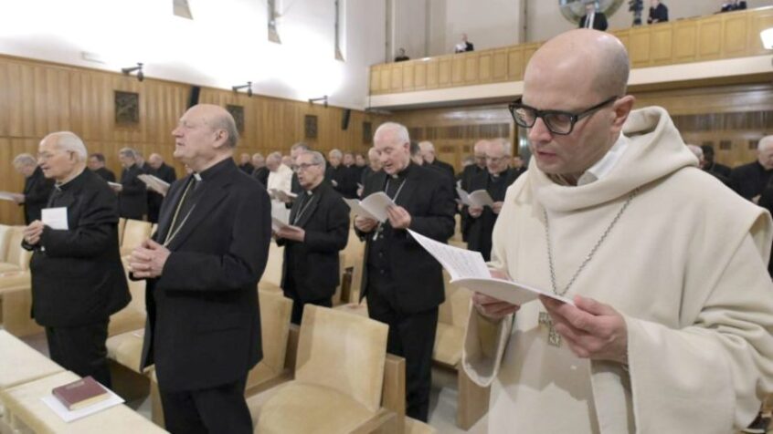 Une semaine loin du Vatican pour mieux méditer