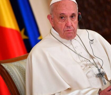 En Roumanie, le pape prône une société qui inclut les plus pauvres
