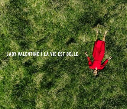Lady Valentine chante « La vie est belle »