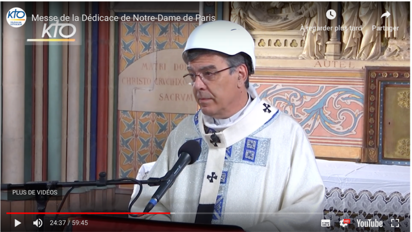 Une première messe célébrée dans les décombres de Notre-Dame