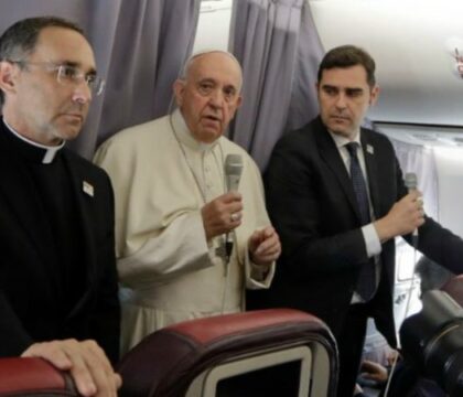 Pape François au retour de Roumanie: Œcuménisme, émigration, Europe