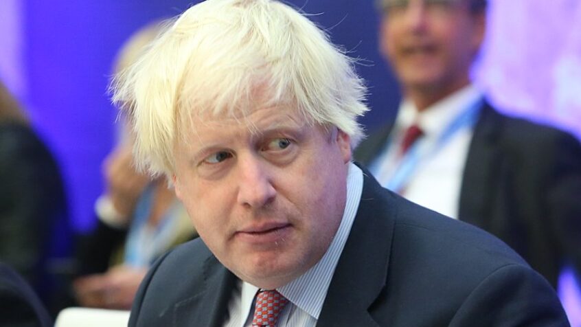 Royaume-Uni: les chefs religieux enjoignent Boris Johnson à accueillir les migrants
