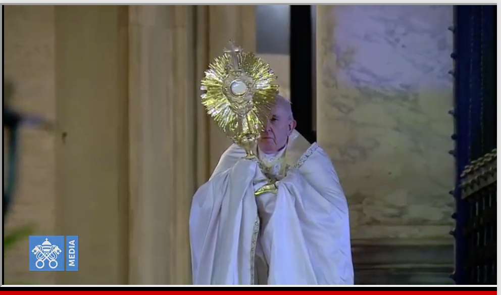 La bénédiction eucharistique "Urbi et Orbi"du pape Françcois avait lieu le 27 mars dernier.
