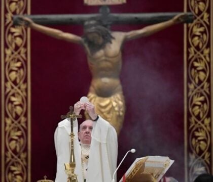 Le pape François encourage les prêtres à «donner leur vie en servant»