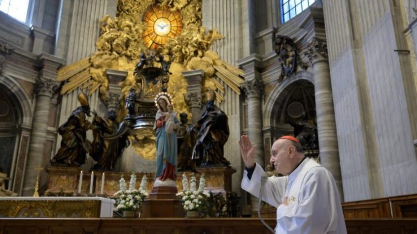 Cardinal Comastri: Jean-Paul II a transformé sa croix en amour