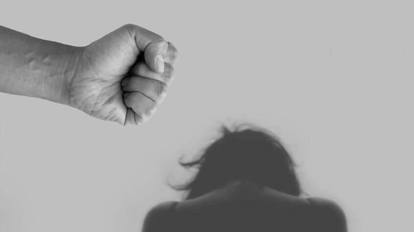 Violences contre les femmes : appel du pape François
