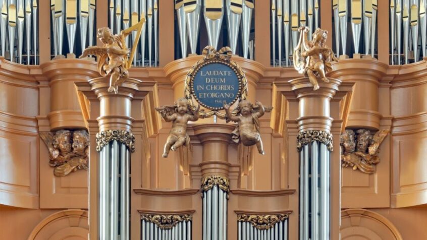 Mons : des Collégiades confinées