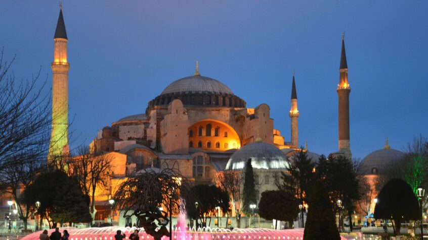 Le pape « affligé » par la conversion de Hagia Sophia en mosquée