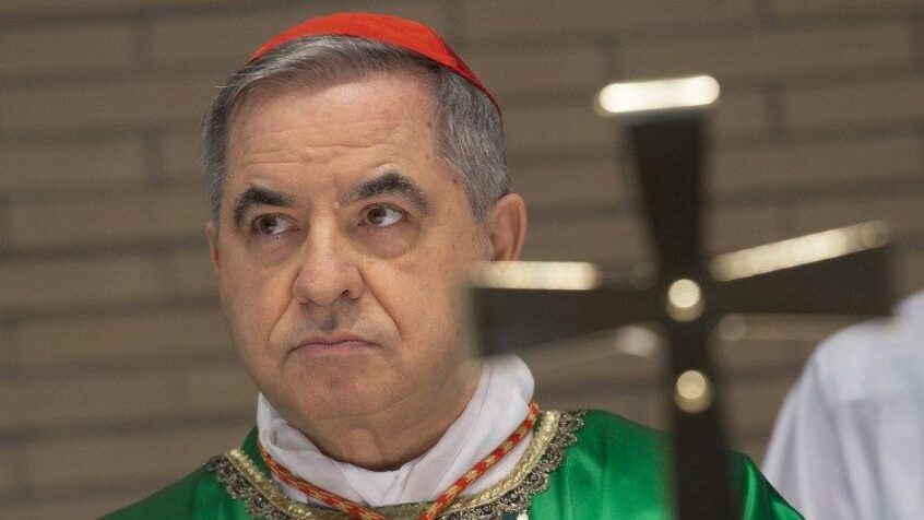 Accusé de détournement de fonds, le cardinal Becciu démissionne