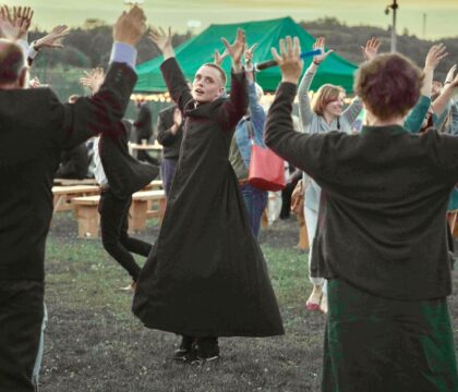 Cinéma – L’habit fait le prêtre