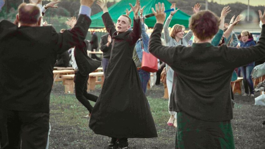 Cinéma – L’habit fait le prêtre