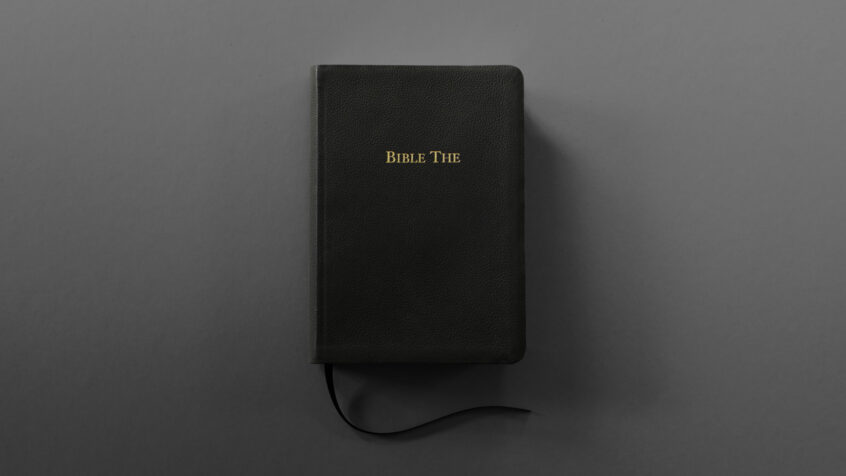 Un collectif d&rsquo;artistes publie une Bible … par ordre alphabétique !