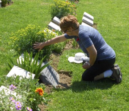 Toussaint: Les paroisses épaulent les familles en deuil