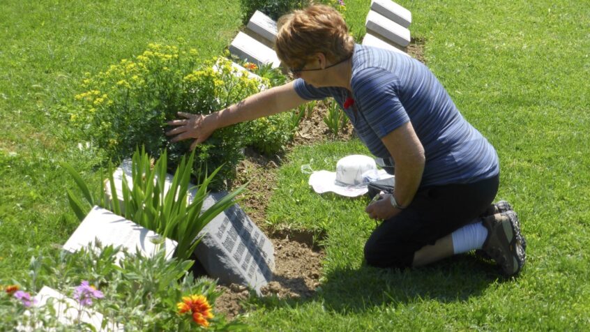 Toussaint: Les paroisses épaulent les familles en deuil