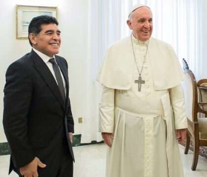 Le Pape prie pour Diego Maradona, qu’il avait rencontré plusieurs fois