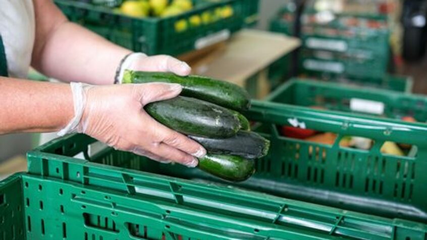 Fragilisé, le secteur associatif résiste
