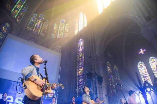 Glorious sort un nouvel album intitulé "Royaume". Nous retrouvons Benjamin Pouzin, chanteur et guitariste, le temps d'une interview.