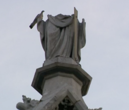 Accident à Liège : la statue de la Cathédrale Saint-Paul décapitée