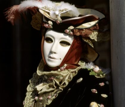 Bas les masques, soyons “nous-mêmes” !