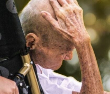 Une société plus humaine, qui prend soin des plus fragiles