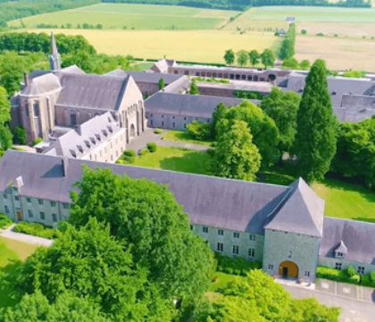 Quand des moines sonnent l’Angélus avec la marmite … !